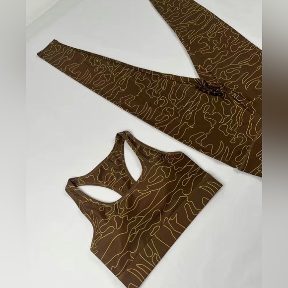 Workout 2 piece - Picture 3 of 3